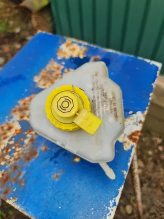 Depósito líquido frenos Touareg R5