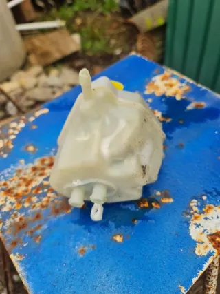 Depósito líquido frenos Touareg R5