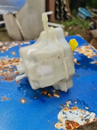 Depósito líquido frenos Touareg R5