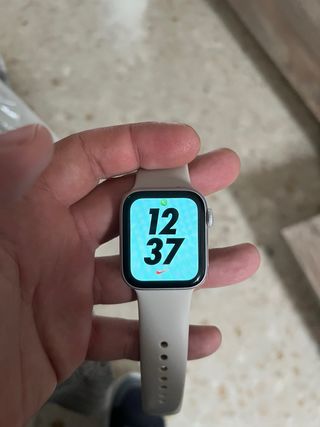 Apple Watch SE 2024 Beige y Verde