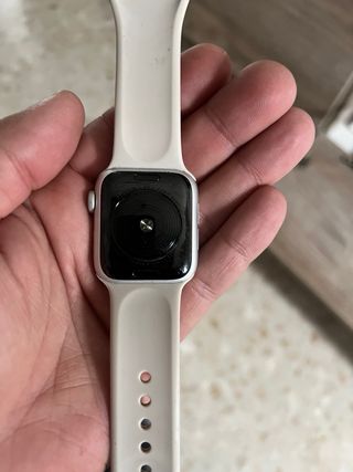 Apple Watch SE 2024 Beige y Verde