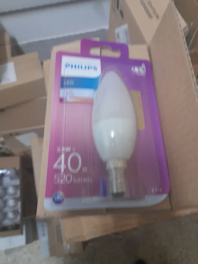 Bombilla LED Philips E14 5.5W Vela Caja 6 uds