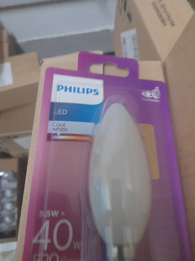 Bombilla LED Philips E14 5.5W Vela Caja 6 uds