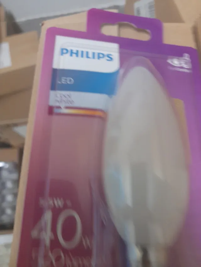 Bombilla LED Philips E14 5.5W Vela Caja 6 uds
