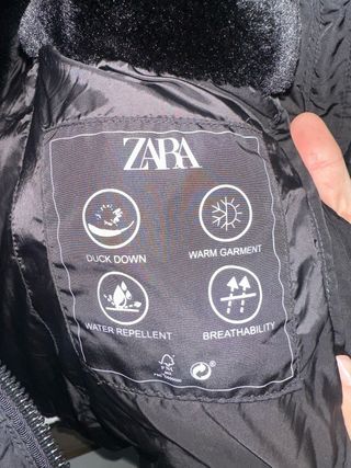 Chaqueta Zara Negra con Capucha y Cinturón