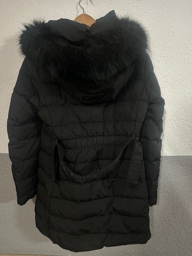 Chaqueta Zara Negra con Capucha y Cinturón