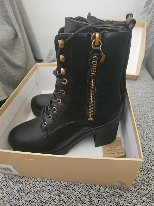 Botines Michael Kors Negros y Marrones