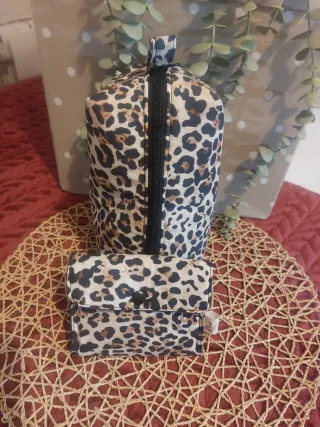 Pack Neceser Cubo y Monedero Animal Print