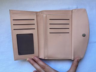 Cartera de mano con cierre de clip