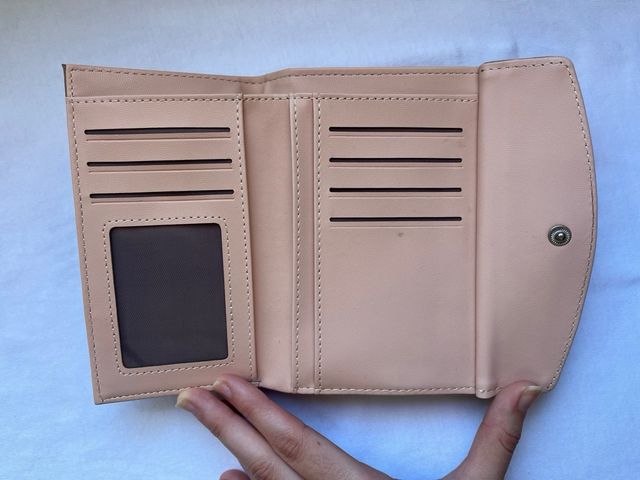 Cartera de mano con cierre de clip