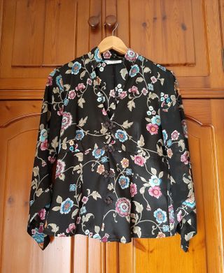 Blusa tipo Kimono floral negra