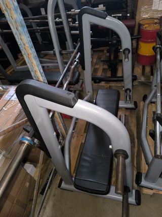 Banco de press Precor + 2 barras (1 olympia)