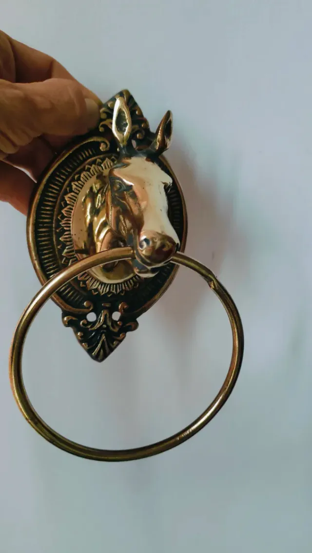 Toallero laton diseño cabeza de caballo