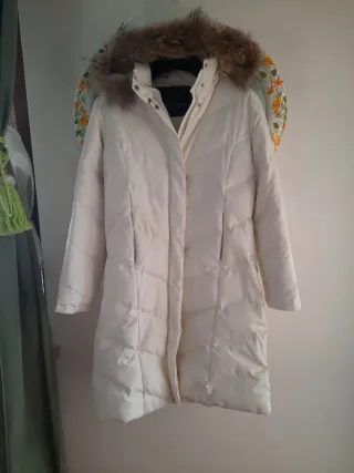 Piumino lungo beige con cappuccio