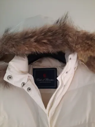 Piumino lungo beige con cappuccio