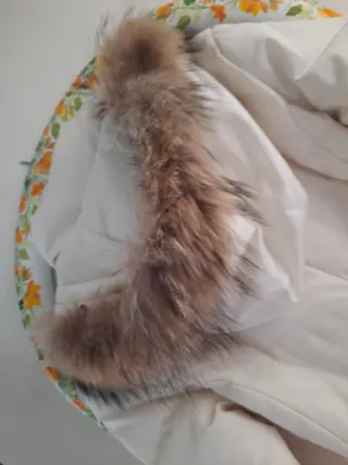 Piumino lungo beige con cappuccio