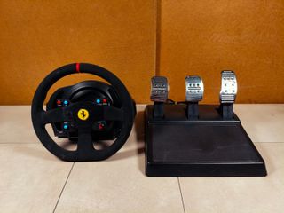 Volante Thrustmaster T300 - Alcantara Edition