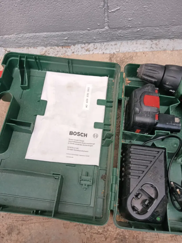 Taladro Bosch PSR 12 VE-2 + Cargador,Batería Floja