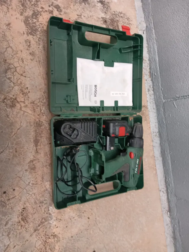 Taladro Bosch PSR 12 VE-2 + Cargador,Batería Floja
