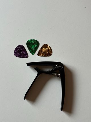 Guitarra Clásica con Funda (Precio negociable)