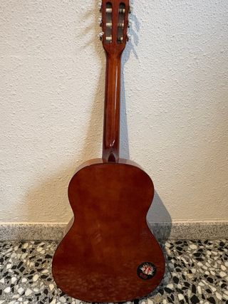 Guitarra Clásica con Funda (Precio negociable)