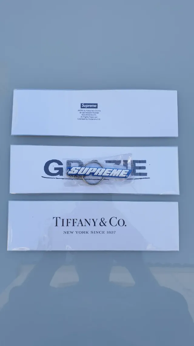 Llavero Supreme Azul Bevel Logo Box