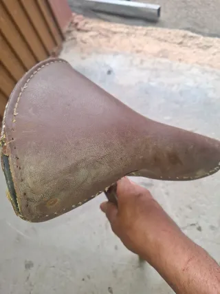 Sillín antiguo bici cuero marrón