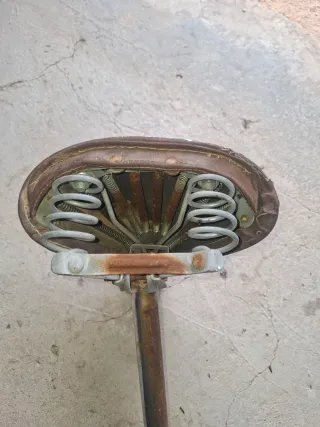 Sillín antiguo bici cuero marrón
