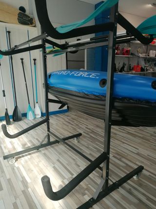 Expositor tablas surf, kayaks