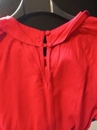 Blusa roja con cuello Peter Pan