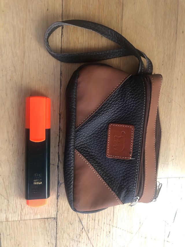 Bolso cartera piel sintética? marrón y negro