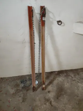 Postes, cadena y candado para finca