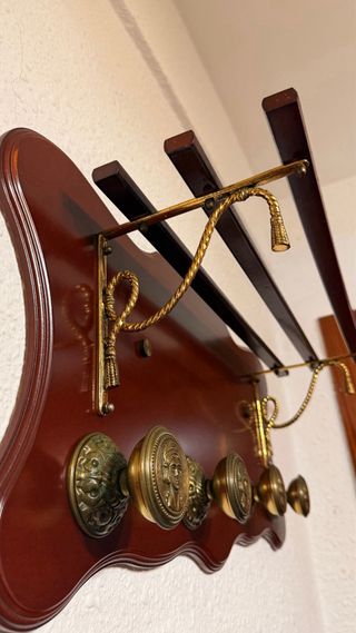 Perchero en madera y dorado