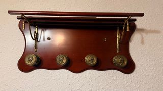 Perchero en madera y dorado