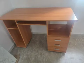 Escritorio madera con cajones