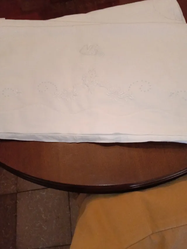 Juego de sábanas blancas de algodón