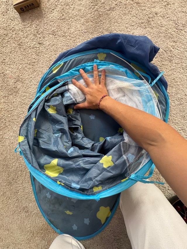 Zona de juegos infantil con túnel