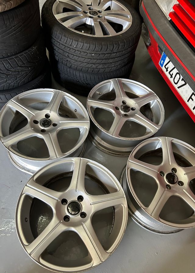 Llantas de aleación plateadas