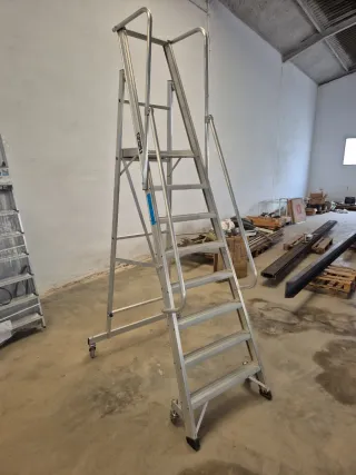 Escalera KTL almacén 8 peldaños