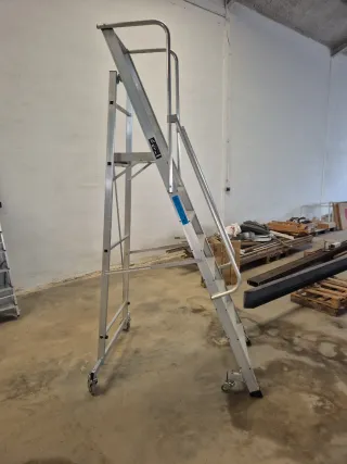 Escalera KTL almacén 8 peldaños