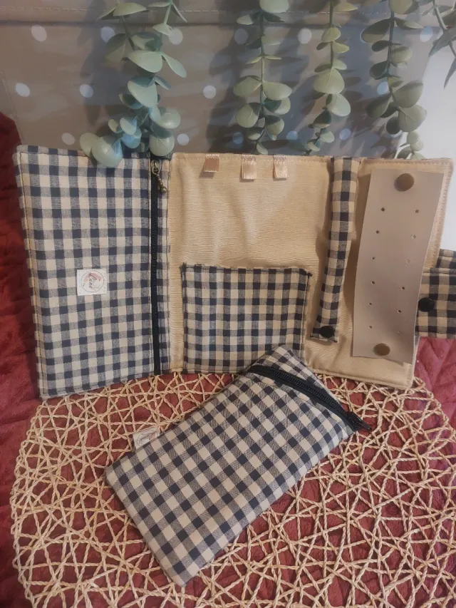 Funda gafas y joyero de viaje