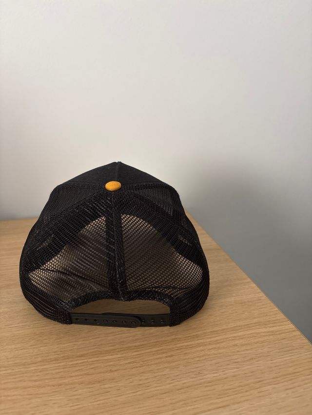 Gorra Goorin Bros Funky Mono Negra y Amarilla