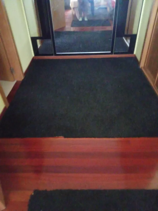 Tapetes pretos de tela