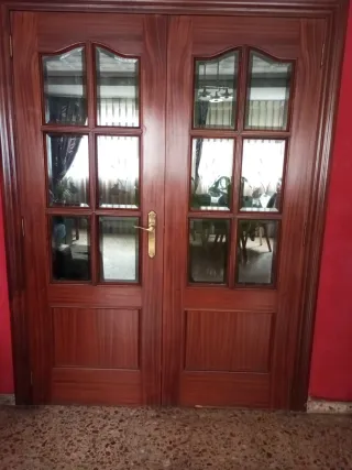 Puertas de comedor de madera con cristal