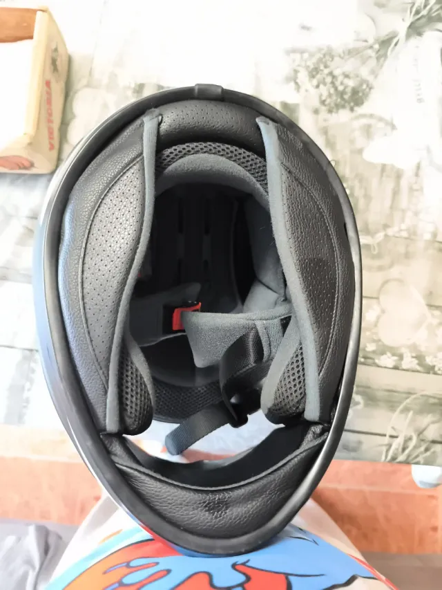 Casco MT Helmets Integral Negro y Blanco