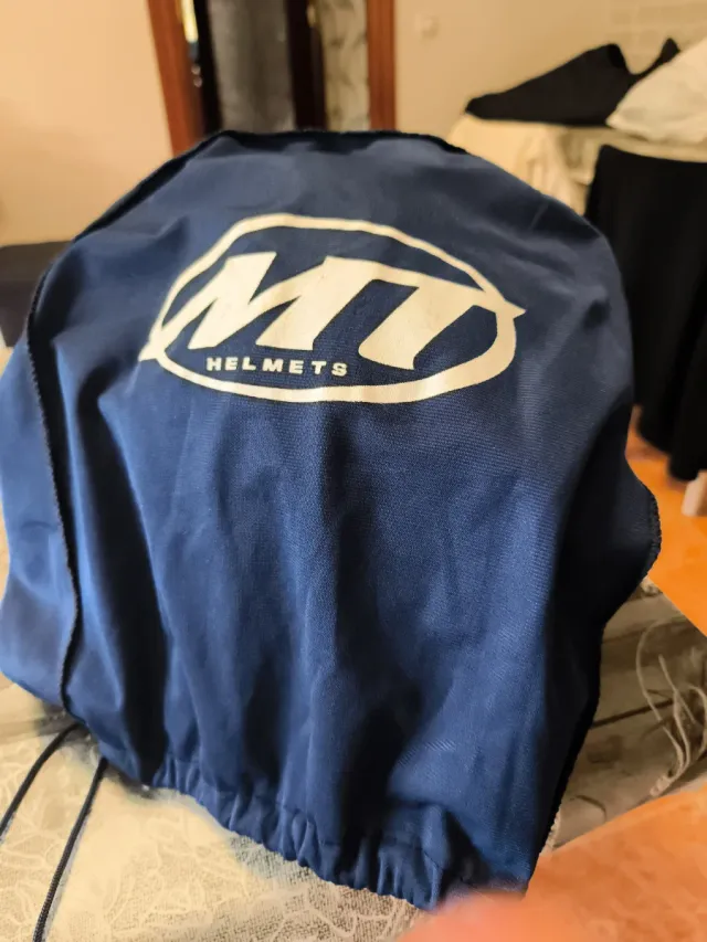 Casco MT Helmets Integral Negro y Blanco