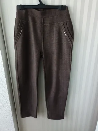 Conjunto pantalón y camiseta marrón