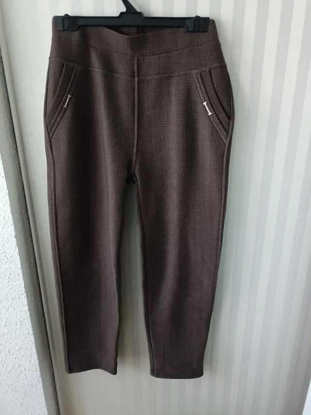 Conjunto pantalón y camiseta marrón