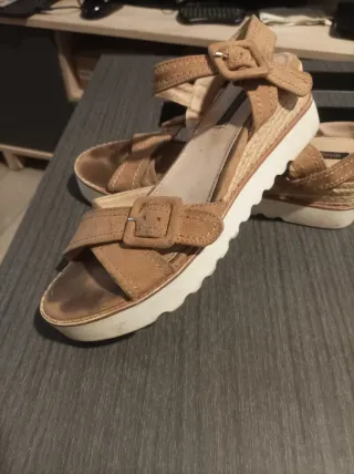 Sandalias cuña marrón mujer
