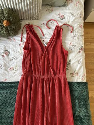 Mono naranja con tirantes